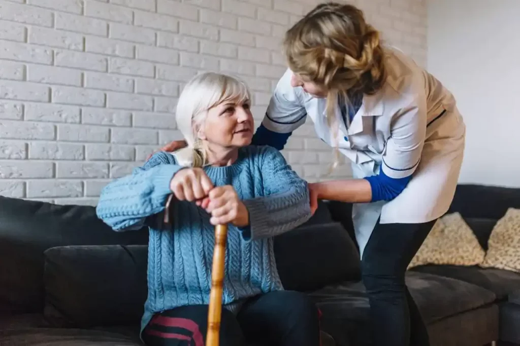 Що робити та куди звертатися, якщо близька людина потребує догляду