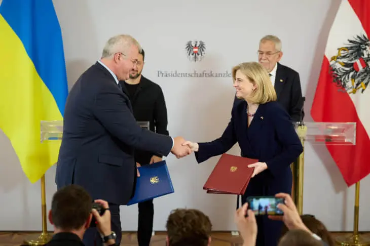 Глави МЗС України й Австрії домовились про співпрацю у відбудові та поверненні дітей