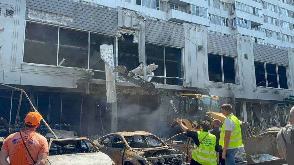 Одеса усуває наслідки нічної атаки дронами: постраждали будинки, пошкоджено десятки вікон (фото)