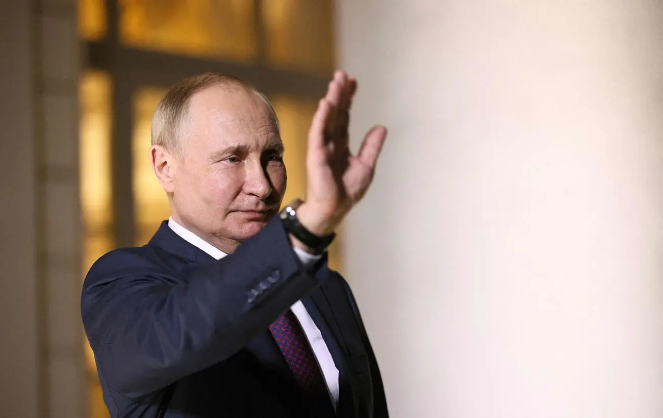 Путін уже на Алясці? Що відомо про політ на саміт до Трампу
