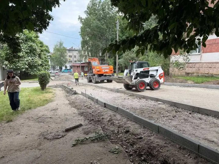 У Чернівцях все літо ремонтуватимуть дорогу від Небесної Сотні до Товстюка за 6,8 мільйони гривень