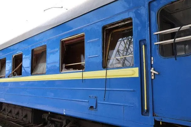 Обстріл поїзда на Дніпропетровщині: чи буде "Укрзалізниця" зупиняти рух потягів під час тривоги