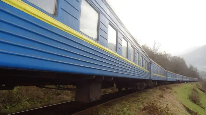 Через ремонтні роботи потяг з Одеси у Карпати курсуватиме до Чернівців