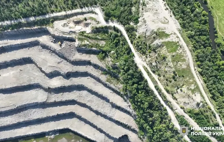 Нацполіція оголосила підозру організаторам схеми виведення з-під санкцій підприємств, що працювали на Росію