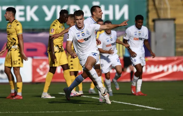 Динамо розгромило Рух з рахунком 5:1 у матчі УПЛ