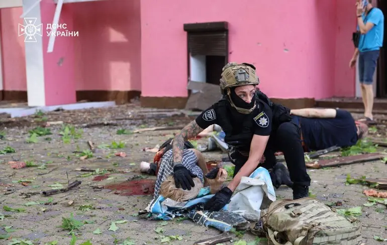 “Чергове звіряче вбивство”: Зеленський відреагував на удар КАБами по Харкову