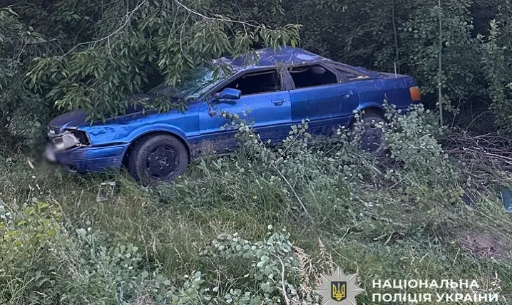 15-річний водій двоколісного у лікарні: у Чернівцях мотоцикл врізався в авто