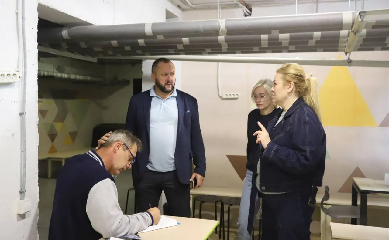 У Голосіївському районі постраждалим від обстрілу рф радять звертатись до штабів допомоги