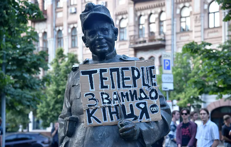 День шостий: у Києві тривають протести проти обмеження повноважень НАБУ і САП