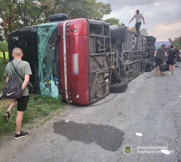 Смертельна ДТП у Дніпропетровській області: на трасі перекинувся автобус із пасажирами