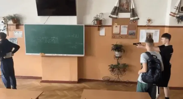 У школі Львова сталася стрілянина: що відомо