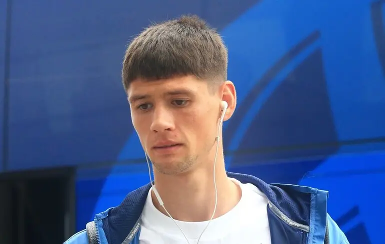 Ультрас київського "Динамо" закидали лаву запасних команди ватою