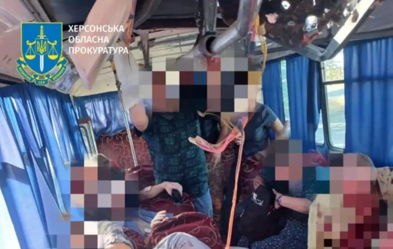 Російська атака на автобус під Херсоном: загиблі та постраждалі