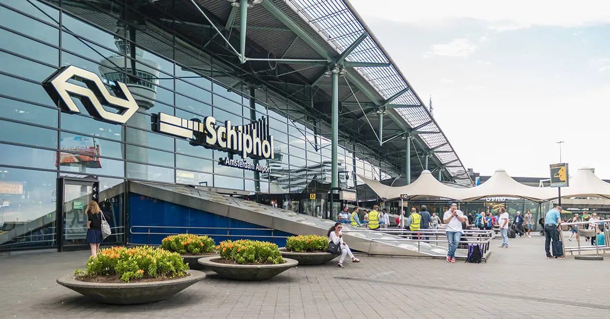 Головний аеропорт Нідерландів закривав злітну смугу через дрон
