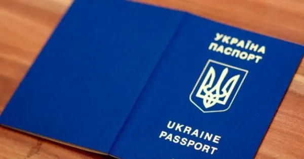 У ДМС на Закарпатті за 100 євро прискорювали виготовлення закордонних паспортів
