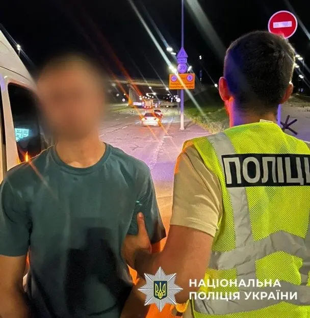 У Києві чоловік пограбував військову, яка проходить там лікування