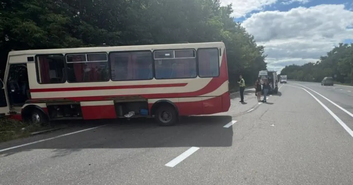 На автодорозі Житомир – Вінниця в ДТП постраждали дев’ятеро людей