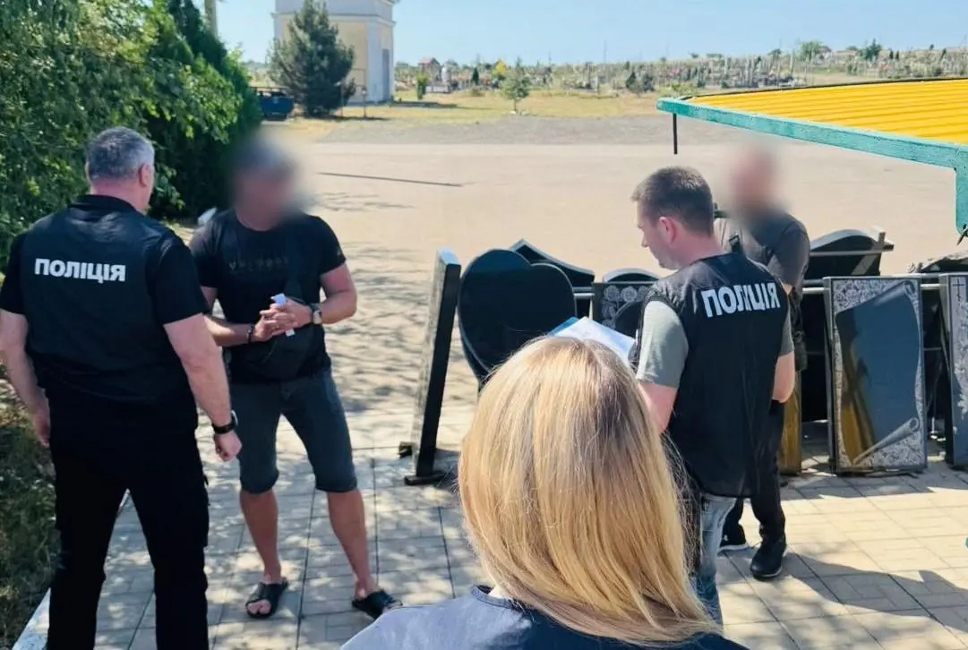 1500 доларів за бронь на цвинтарі: завідувачу кладовища на Одещині повідомили про підозру