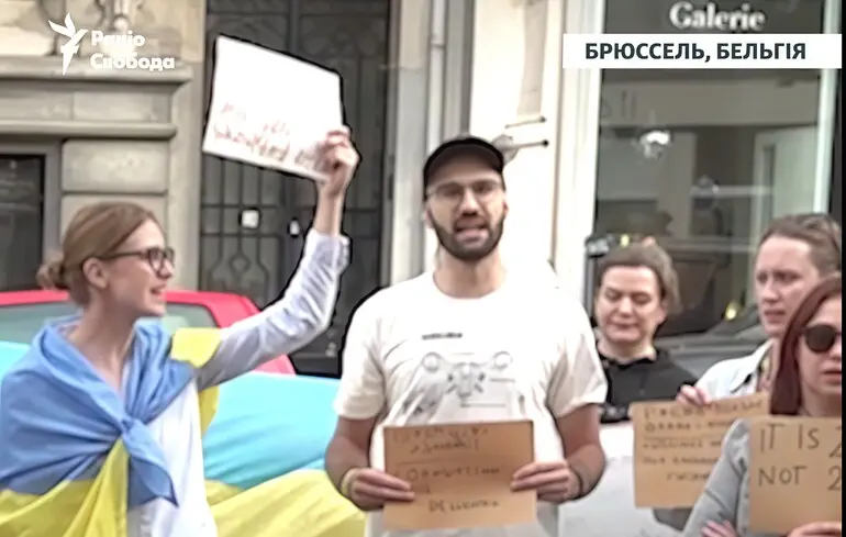 В Брюселі українці вперше вийшли на мітинг не для того, щоб просити зброю для ЗСУ — Радіо Свобода