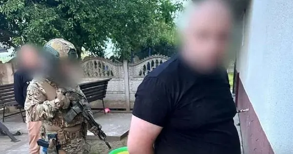 29-річного мешканця Львівщини затримали після одержання 21 тис. доларів від ухилянтів