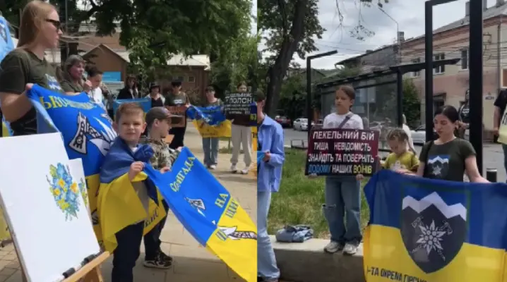 У Садгорі триває мирна акція на підтримку військовополонених і безвісти зниклих бригади «Едельвейс»