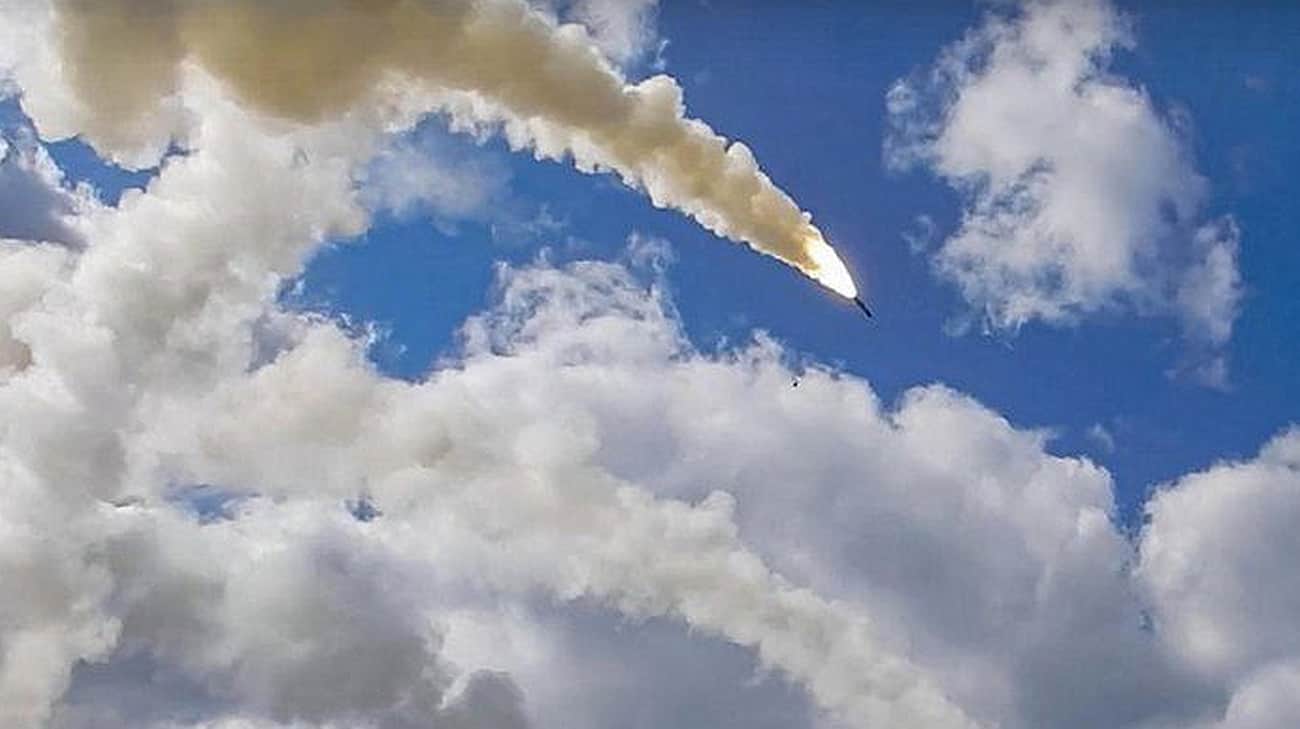 Росіяни вдарили ракетою по Чугуєву: загинула жінка