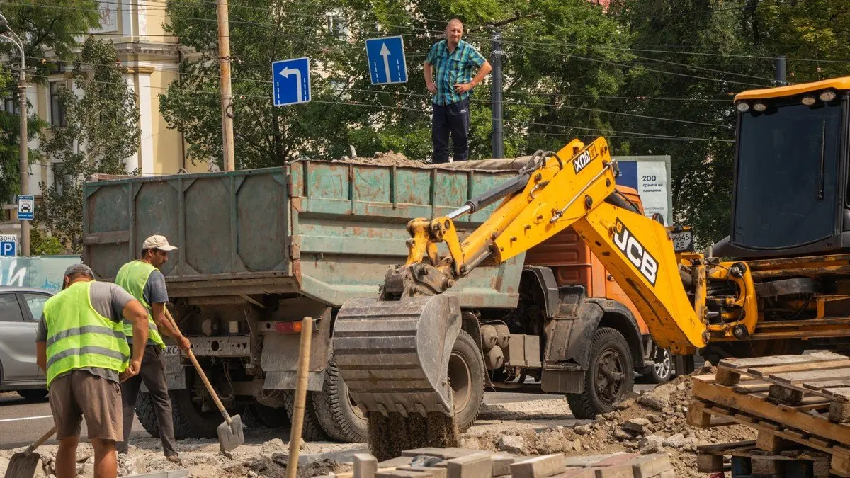 У Дніпрі почали облаштовувати пішохідні зони безбар’єрного маршруту
