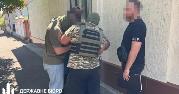 На Одещині родичі-правоохоронці та військовий ТЦК за хабарі видаляли ухилянтів з бази розшуку