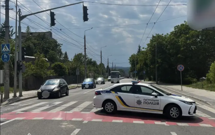 У Чернівцях через ДТП на Хотинській перекрили рух транспорту в напрямку Дріжзаводу