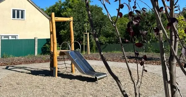 На місці знесеного самобуду у Львові створили громадський простір. Фото дня