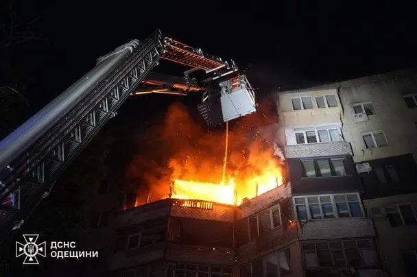 ДСНС: в Одесі евакуювали 50 осіб з будинку, який атакував безпізпілотник