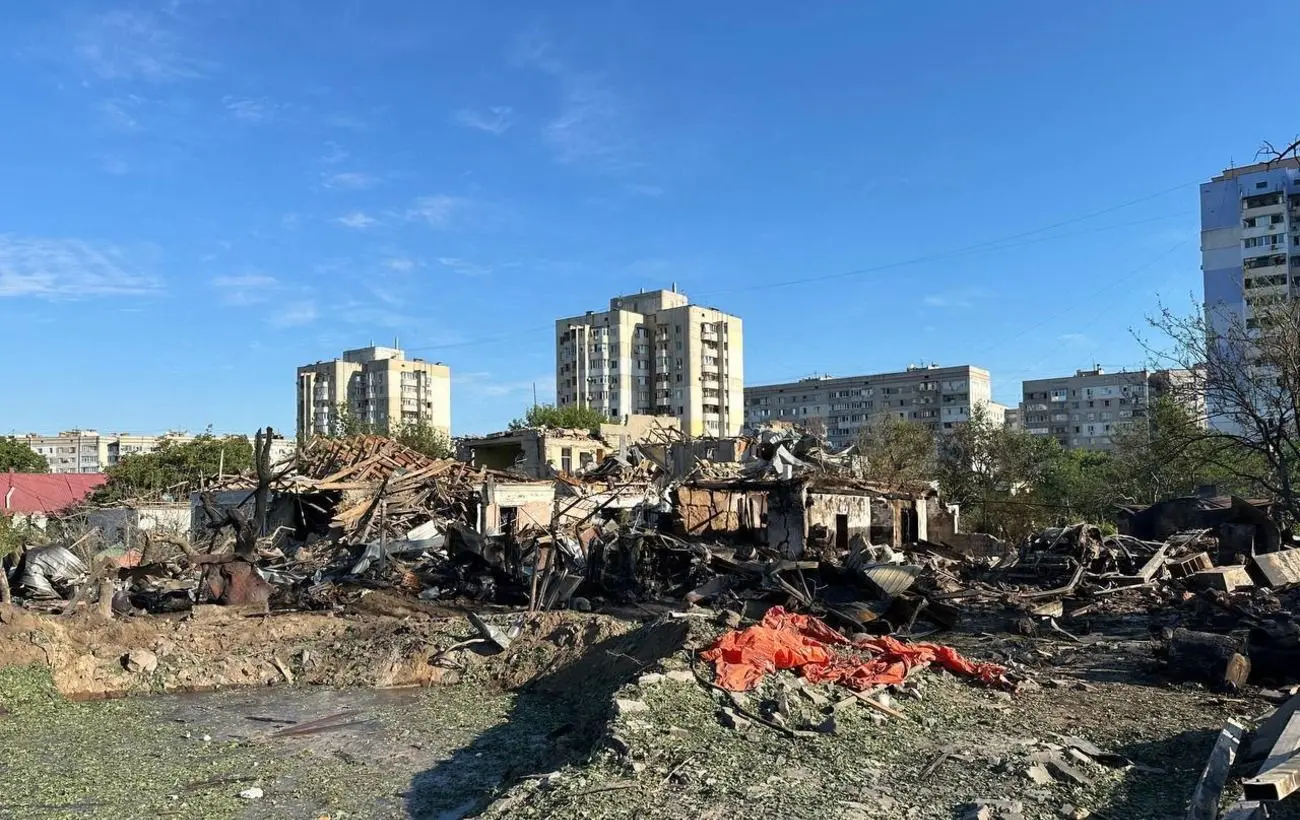 Ракетний удар по Миколаєву: з'явились фото наслідків влучання по житловому району