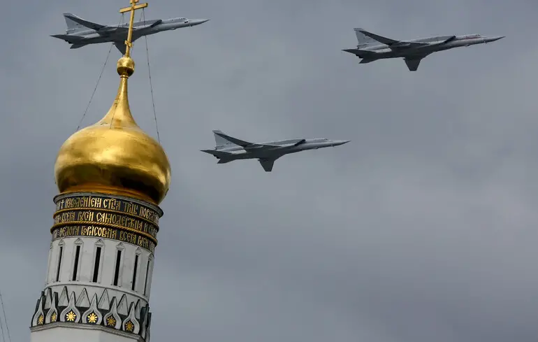РФ активно маневрує стратегічною авіацією: на аеродромі Оленья зафіксовано десятки бомбардувальників