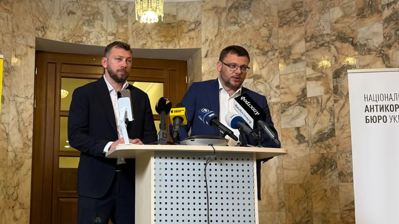 Під час обшуків побили 3 детективів НАБУ і перешкоджали їм зняти побої – Кривонос 