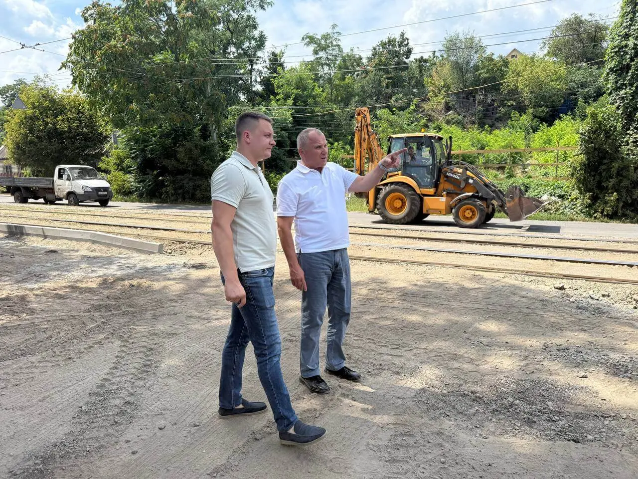 У Дніпрі для безпеки руху оновлюють понад півтора кілометра дороги, яка тривалий період була непроїзною