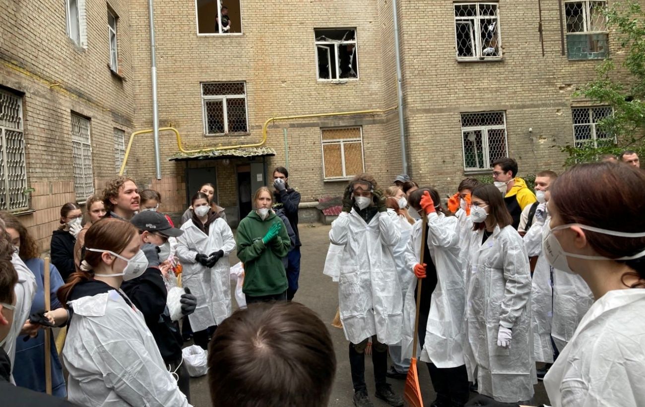 Уламки "Шахеда" впали на гуртожиток КНУ: постраждали четверо студентів (фото)