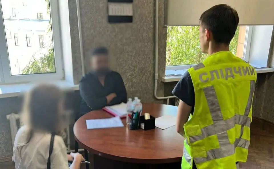 У столиці 26-річний іноземець продавав успішне складання іспиту у державному центрі тестування