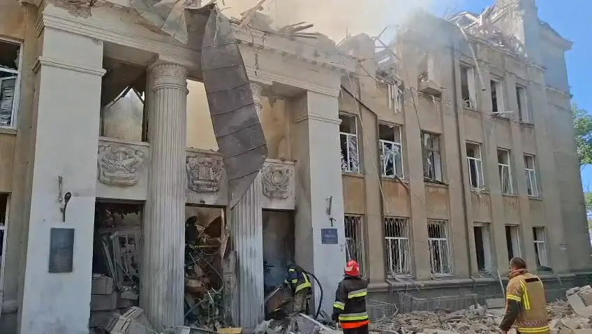 РФ ударила по лицею в Одесской области – есть погибшие, под завалами могут быть люди