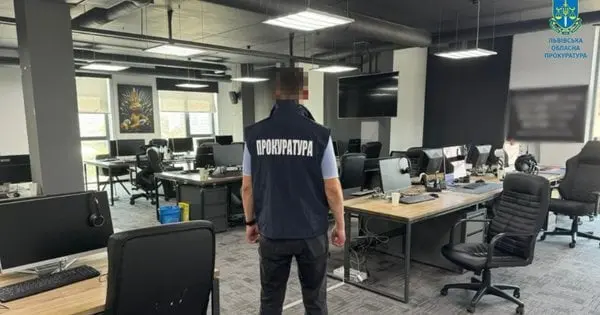 На Львівщині викрили 23 шахрайські кол-центри