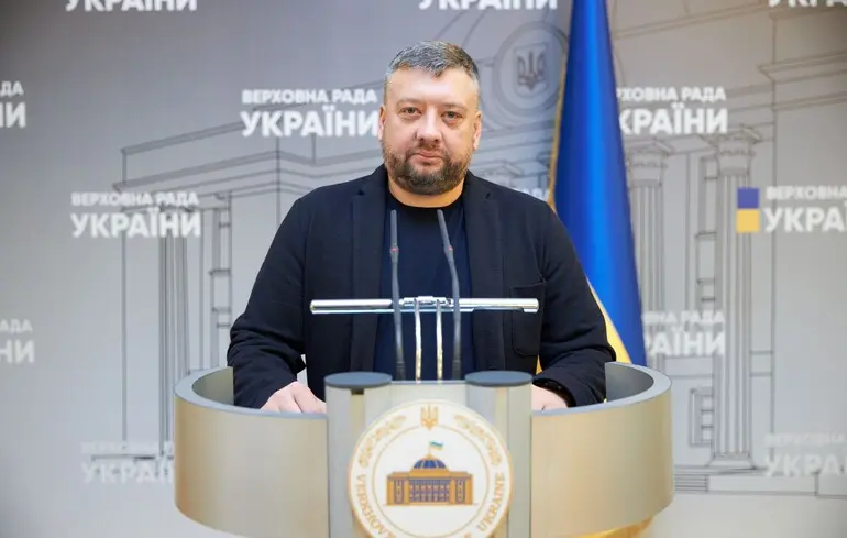 Справа про корупцію депутата Кузнєцова: "Слуга народу" зупинила його членство