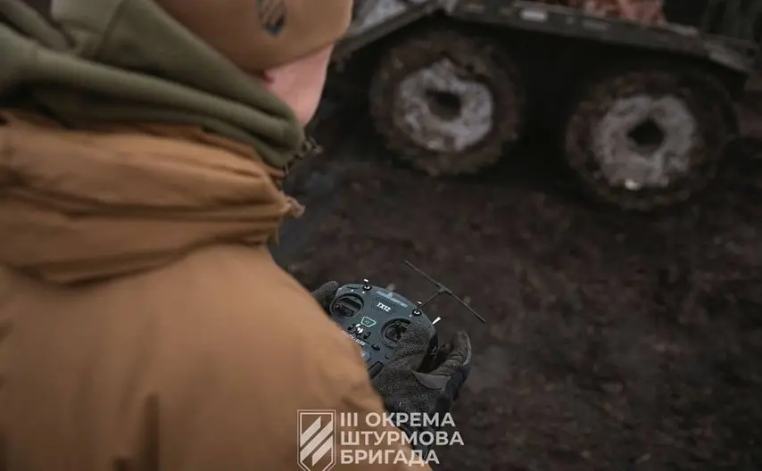 Воїни ЗСУ за допомогою робота поцупили кулемет в окупантів. ВІДЕО