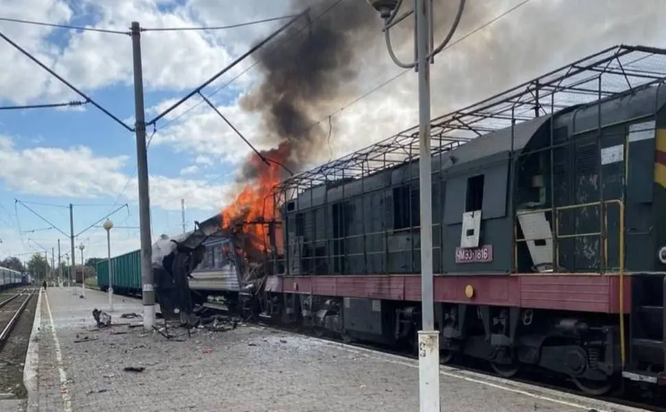 Російські шахеди уразили два потяги у Шостці, постраждало троє дітей