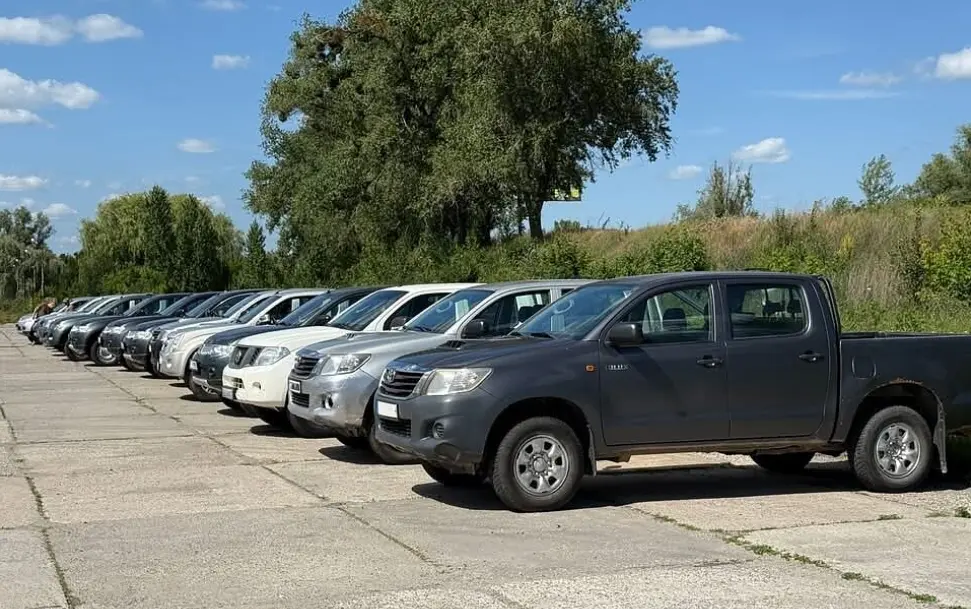 Литовське держлісництво передало 15 пікапів і дві пожежні машини на підтримку України