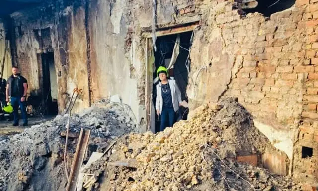 Посол ЄС стверджує, що по будівлі уряду вдарили касетним "Іскандером"
