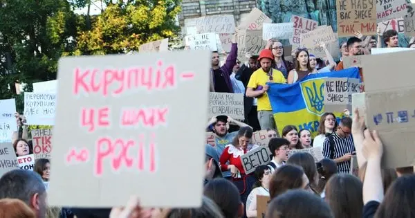 По всій Україні відбулися мітинги проти закону про ліквідацію НАБУ та САП