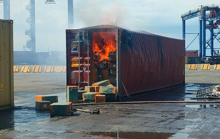 Росія вдарила балістичними ракетами по порту в Одесі: загинув працівник, 8 людей поранено