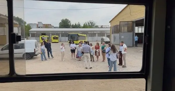 Майбутнім водійкам показали роботу на автобусах у львівському АТП-1