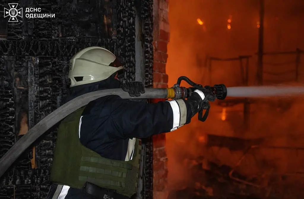 В Одесі врятували 91-річну жінку з палаючої квартири