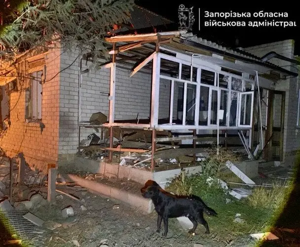 Російська атака на Запоріжжя: горять приватні будинки, подекуди зникло світло