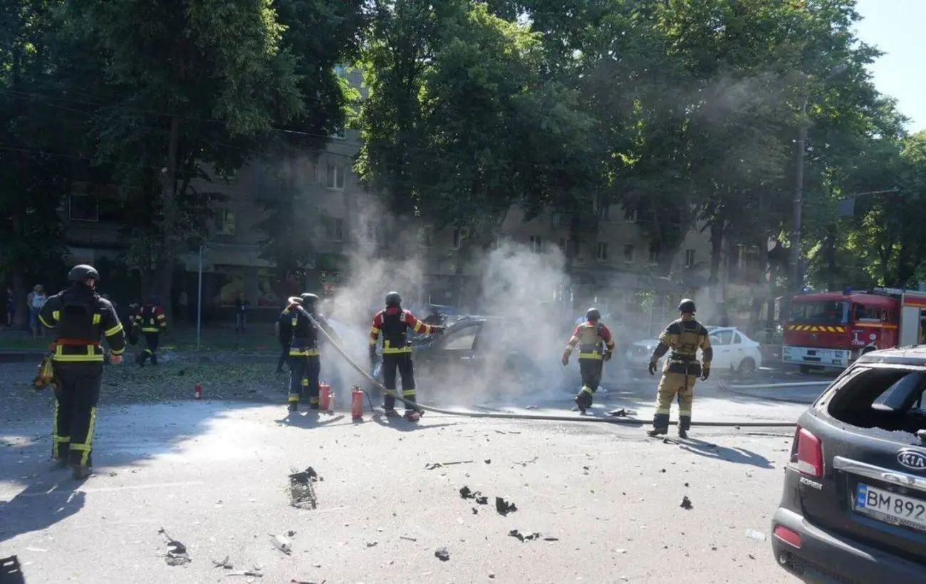 Восьмеро - у важкому стані, є діти: у МОЗ розповіли про поранених під час удару РФ по Сумах